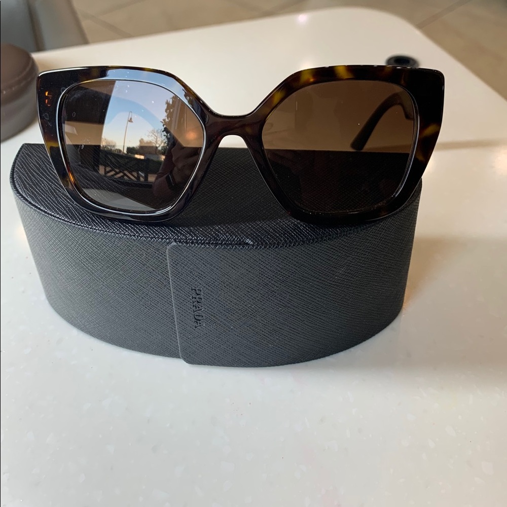Prada sun glasses